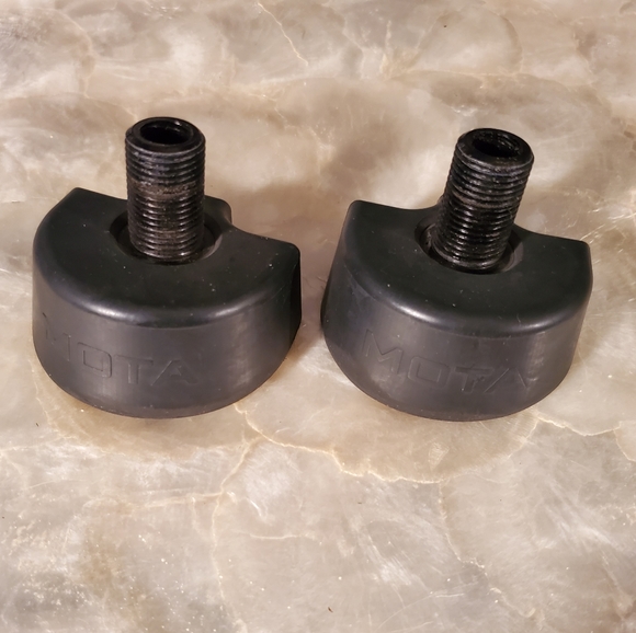 Mota Monster Toe Stops Black set of 2 - Picture 5 of 6